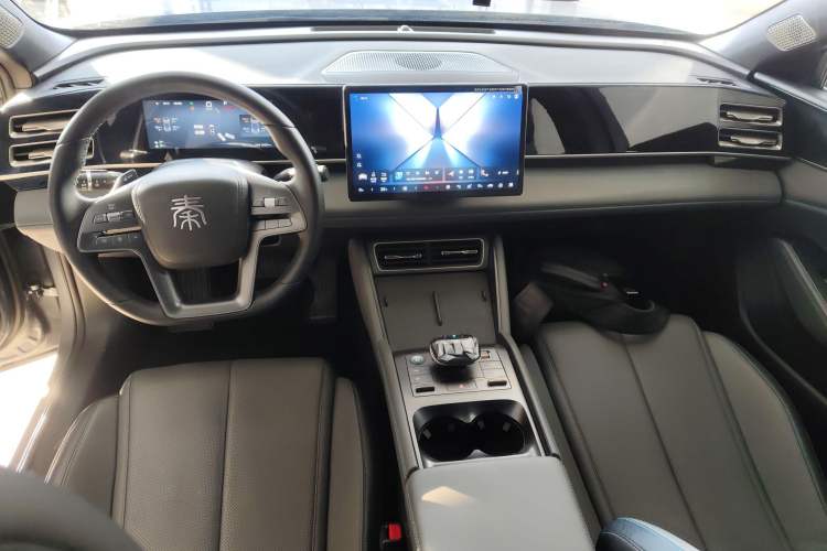 Used BYD Qin L 2025 DM-i Smart Drive 120KM Leading Model
