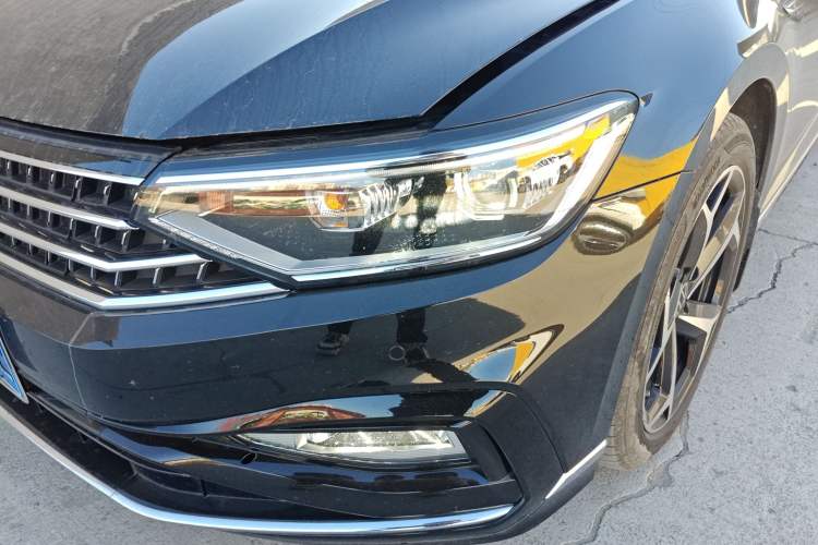 Used Volkswagen Magotan 2024 2 Million Units Zhongxiang Version 330TSI DSG Luxury Edition
