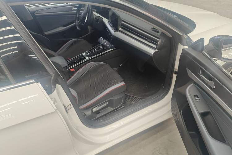 Used Volkswagen Lamando 2022 Lavida L 280TSI DSG Cool & Spicy Edition
