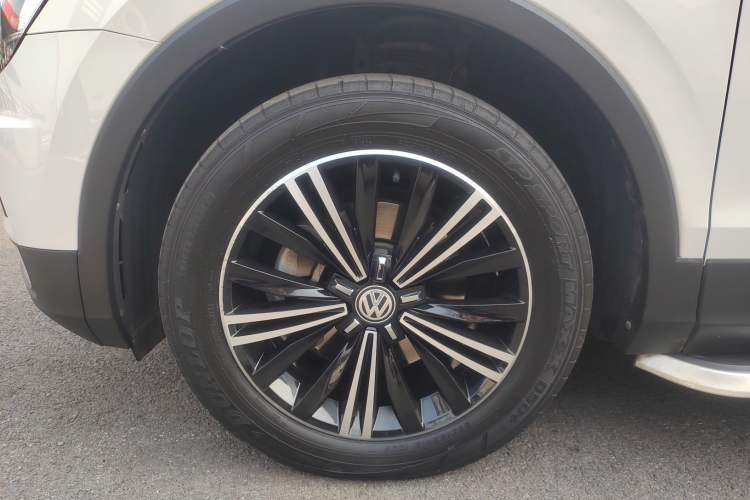 Used Volkswagen Tiguan L 2019 330TSI Automatic Two-Wheel Drive Panoramic Comfort Edition China VI Standard