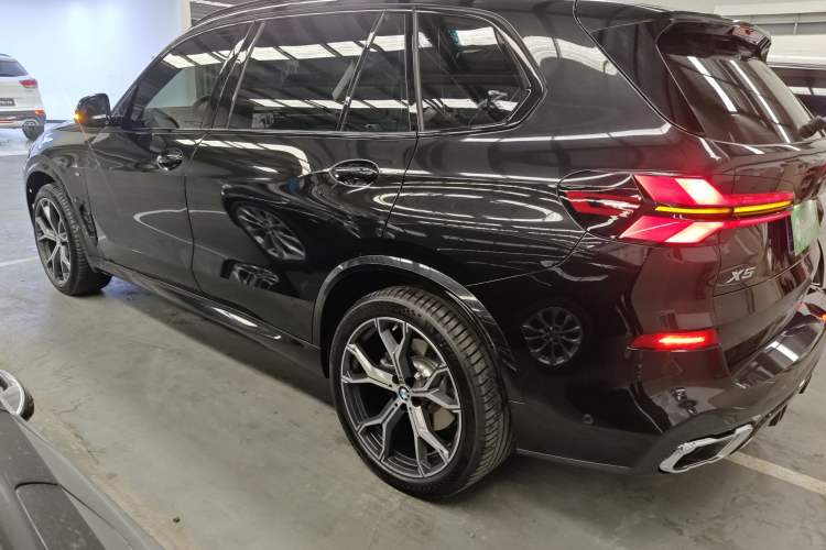 Used BMW X5 2023 xDrive 30Li Luxury M Sport Night Edition Package
