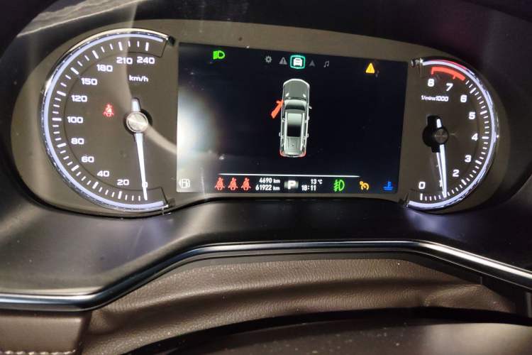 Used Roewe RX8 2018 30T Smart Connectivity Two-Wheel Drive Flagship Edition
