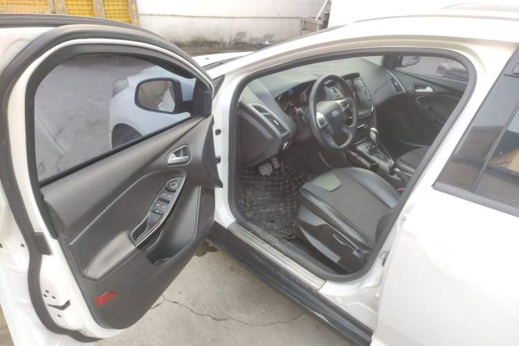 Used Ford Focus 2012 Hatchback 1.6L Automatic Fashion Edition
