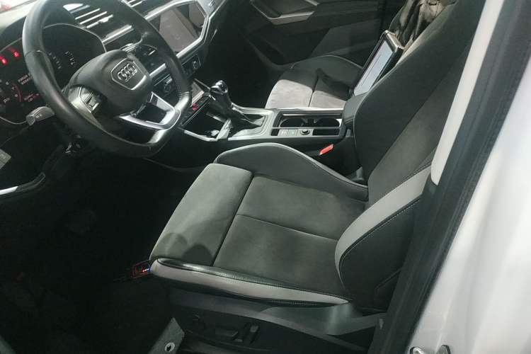 Used Audi Q3 2021 35 TFSI Fashion Dynamic Model
