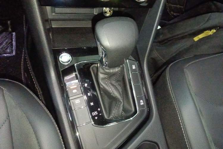 Used Volkswagen Tiguan L 2021 280TSI Automatic Two-Wheel Drive Smart Edition
