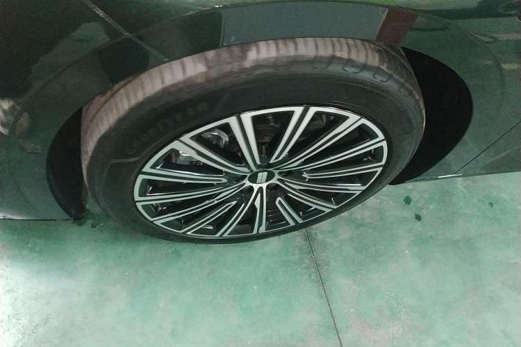 Used  Galaxy 8 2025 130km EM-P Exploration Edition
