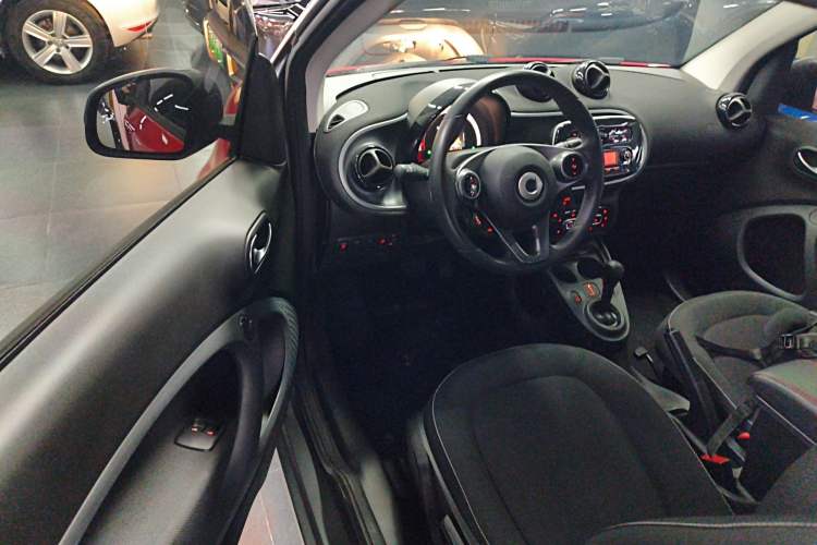 Used smart fortwo 2015 1.0L 52 kW Hardtop Passion Edition
