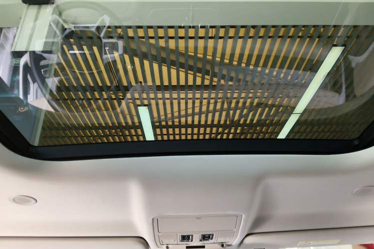 Used Land Rover Defender 2022 90 2.0T P300 Tiger-Power Ambition Edition