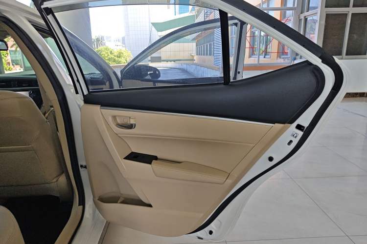 Used Toyota Corolla 2016 Dual-Engine 1.8L E-CVT Elite Edition
