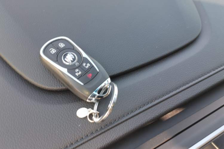 Used Buick GL8 2022 ES Landtrek 653T Luxury Edition
