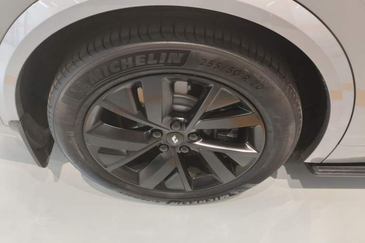 Used Li Auto L8 2023 Pro Model
