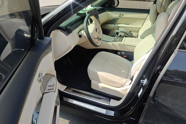 Used ONVO Luxeed L90 2025 Model—Max Six-Seater Version