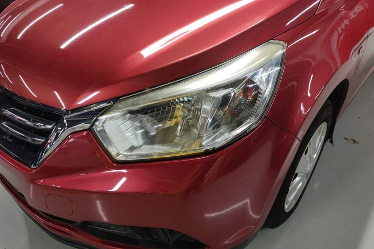 Used Venucia R50 2015 1.6L Automatic Fashion Edition
