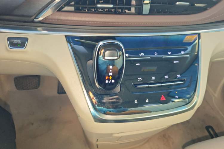 Used Buick GL8 2021 Land Cruiser Executive Class 652T Luxury Model
