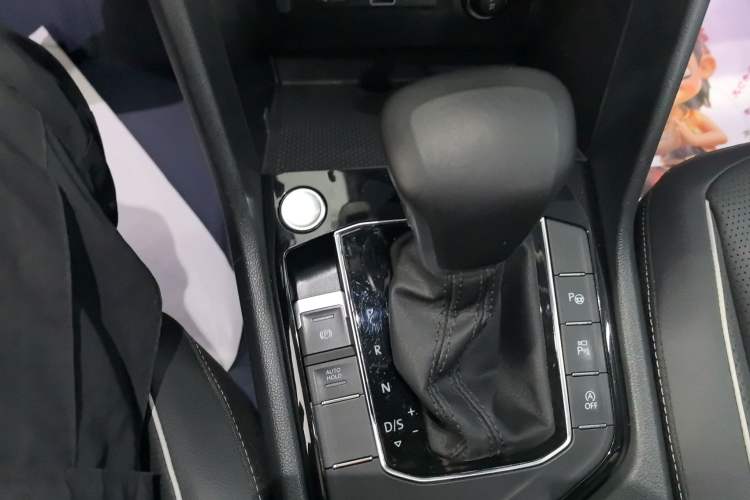 Used Volkswagen Tiguan L 2024 330TSI Automatic Two-Wheel Drive R-Line Enhanced Edition
