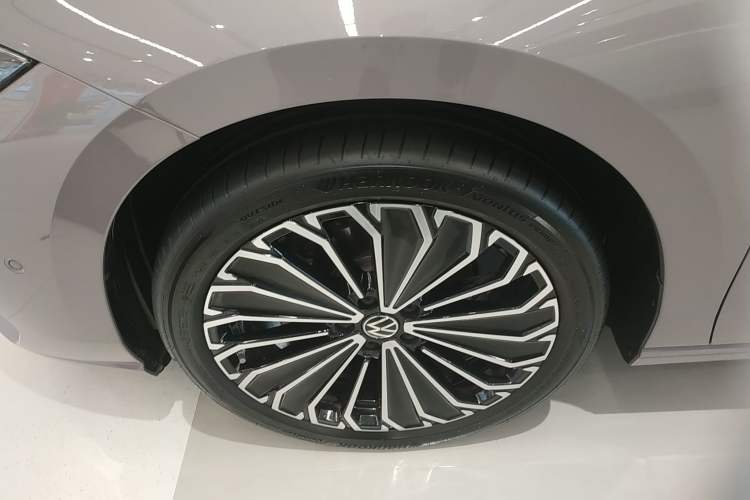 Used Volkswagen Passat 2025 Pro 380TSI Dragon Supreme Edition