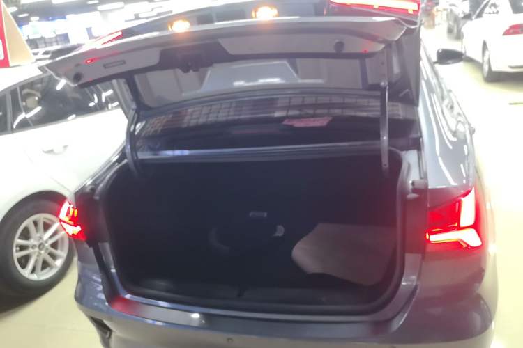 Used Roewe i5 2021 1.5L CVT Platinum Edition
