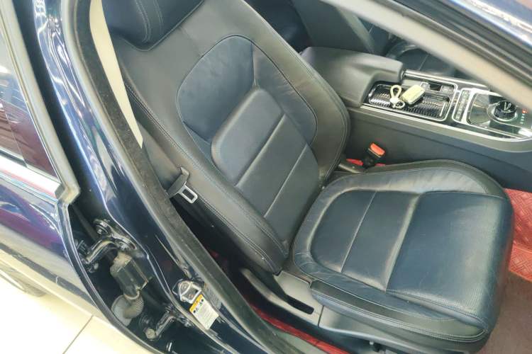 Used Jaguar XE 2018 2.0T 200 PS Two-Wheel-Drive R-Sport Sport Edition