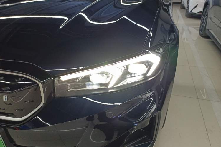 Used BMW i3 2022 eDrive 35 L
