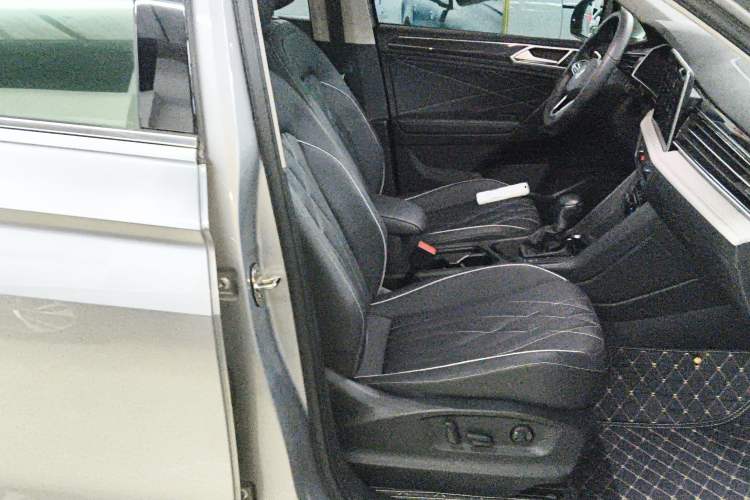 Used Volkswagen Tiguan L 2023 330TSI Automatic Two-Wheel Drive Smart Edition
