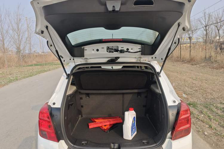 Used Chevrolet Trax 2016 1.4T Automatic Two-Wheel Drive Comfort Version with Sunroof
