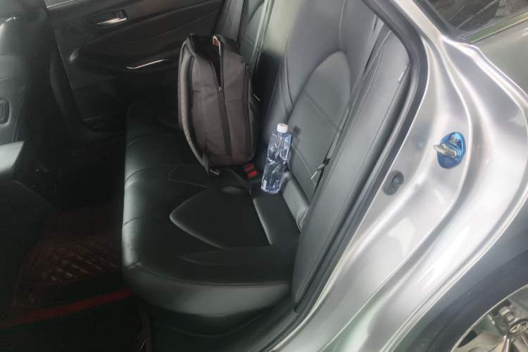 Used Toyota Avalon 2019 Dual-Engine 2.5L Luxury Edition China VI Standard
