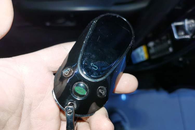 Used Land Rover Discovery Sport 2020 200 PS Family Edition
