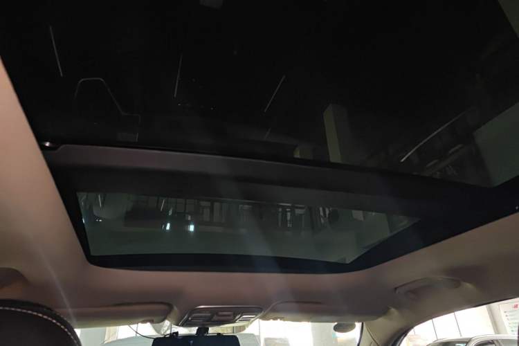 Used Geely Auto Emgrand X7 Sport 2020 1.8TD DCT Two-Wheel Drive Smart Connect 4G-Enabled Version
