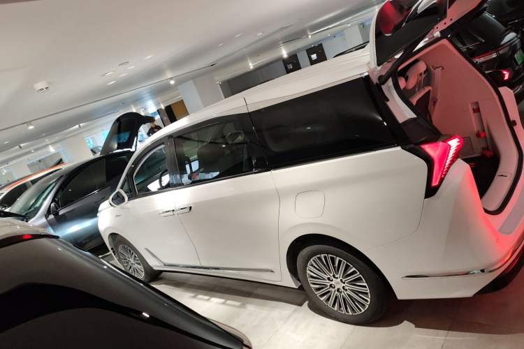 Used Buick GL8 New Energy 2024 Lu Zun Smart Edition 7-Seater