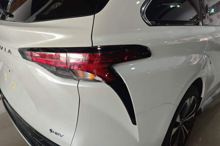 Used Toyota Granvia 2026 Model 2.5L Hybrid Prestige PLUS Edition