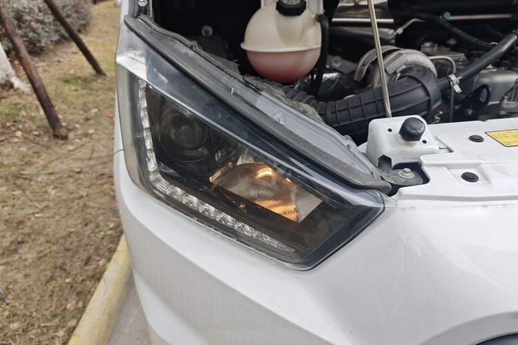 Used JMC Transit 2019 2.8T Commercial Version Short Wheelbase Mid-Roof 6-Seater China VI JX493