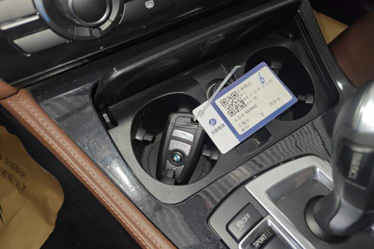 Used BMW 5 Series 2014 520Li Elegant Model
