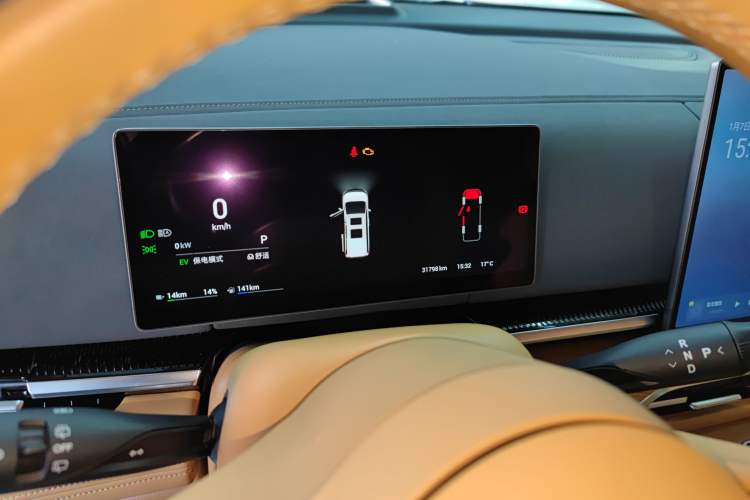 Used VOYAH Dream 2025 PHEV Four-Wheel-Drive Flagship Kunpeng Edition
