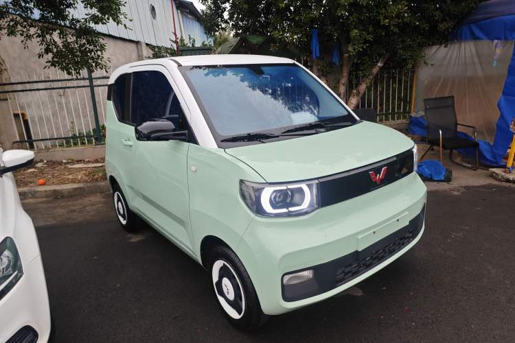 Used Wuling Hongguang MINIEV 2021 Macaron Sandwich Model 120 km Lithium NMC
