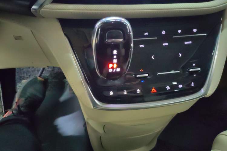 Used Buick GL8 2023 ES Lu Zun Deluxe Model
