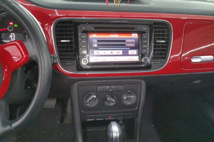 Used Volkswagen Beetle 2015 180TSI model
