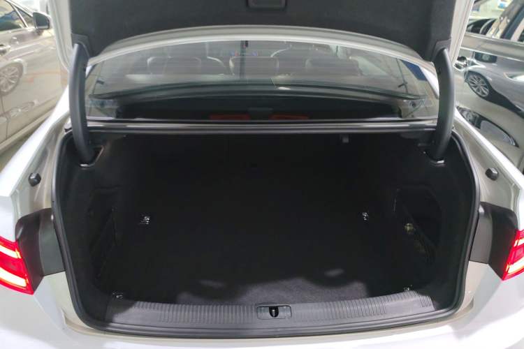 Used Audi A4L 2019 40 TFSI Fashion Version China V