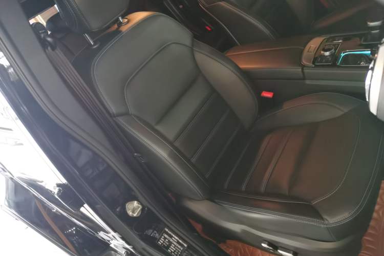 Used  BJ40 2023 2.0T Automatic Four-Wheel Drive Urban Hunter Edition Chivalrous Type
