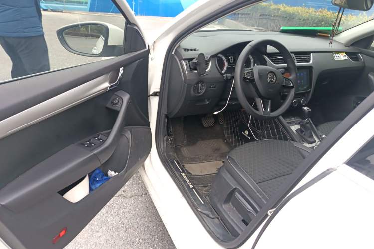 Used Skoda Octavia 2019 1.5L Automatic Smart Drive Luxury Edition China VI Standard