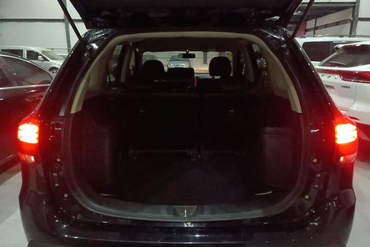 Used Mitsubishi Outlander 2016 2.0L Two-Wheel Drive Fashion Edition 5 Seats