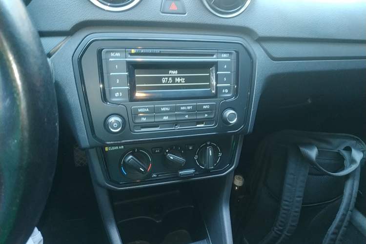 Used Volkswagen Jetta 2017 1.4L Manual Fashion Edition
