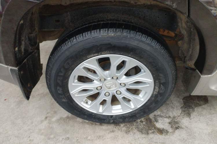 Used JMC Yusheng S350 2016 2.0T Automatic Two-Wheel Drive Gasoline Luxury Edition 5 Seats
