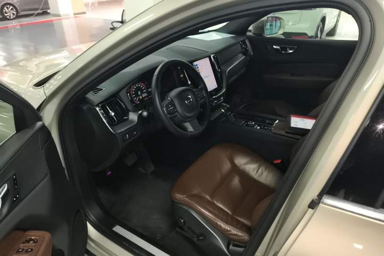 Used Volvo XC60 2021 T5 4x4 Smart Luxury Edition
