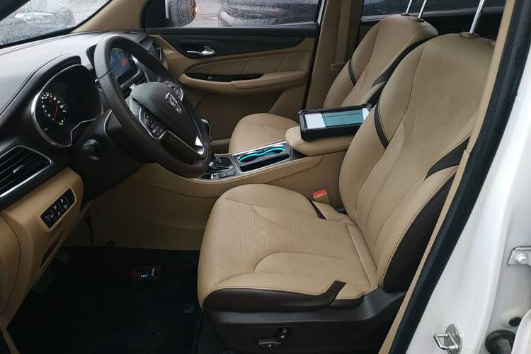 Used Baojun 730 2017 1.8L iAMT Prestige Version 7 Seats