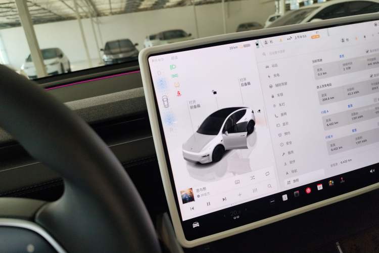 Used Tesla Model Y 2025 Long-Range All-Wheel-Drive Version
