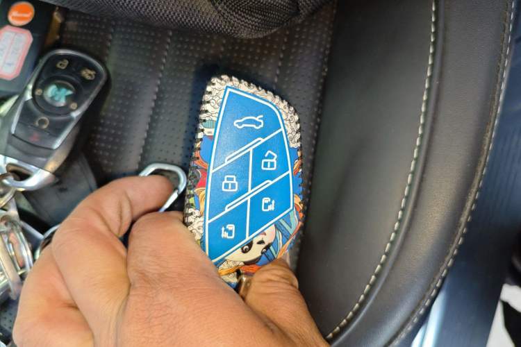 Used SAIC MAXUS G90 2022 2.0T Xingyun Seven-Seater Version
