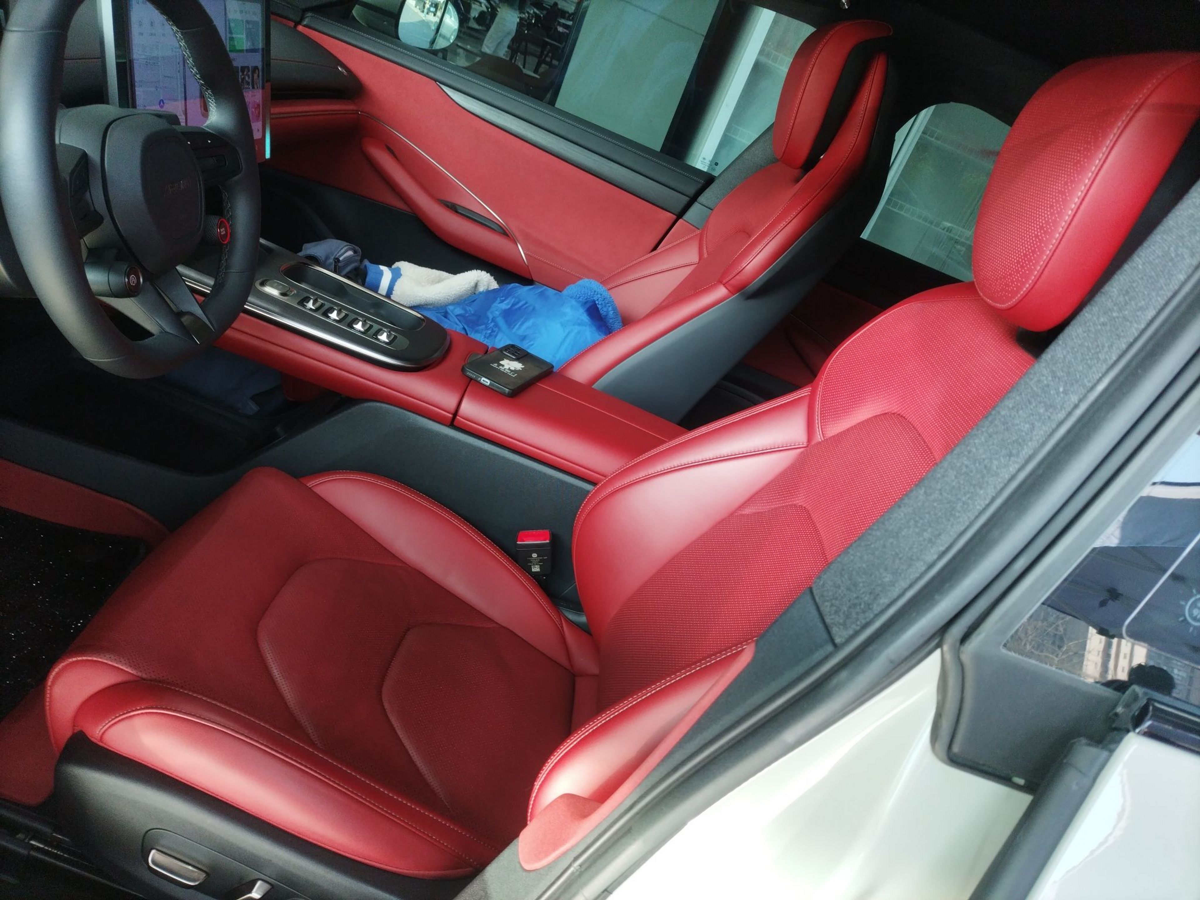 Переднее сиденье в автомобиле