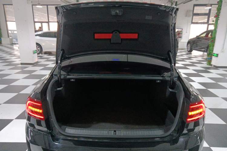 Used Volkswagen Magotan 2017 330TSI DSG Leading Model
