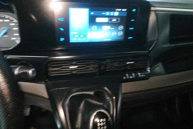 Used Ford Transit 2023 2.0T Diesel Manual Multifunction Commercial Vehicle Short Wheelbase Low Roof 5/6 Seats
