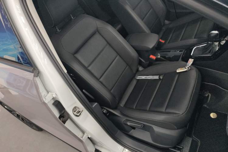 Used Volkswagen T-ROC 2018 280TSI DSG Two-Wheel-Drive Comfort Version China V Standard
